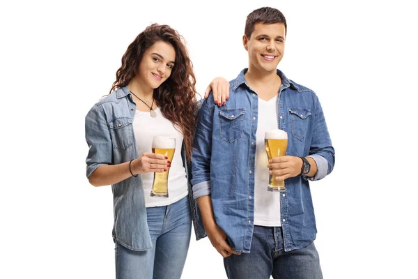 Jonge Jongen Een Meisje Houden Glazen Bier Geïsoleerd Witte Achtergrond — Stockfoto