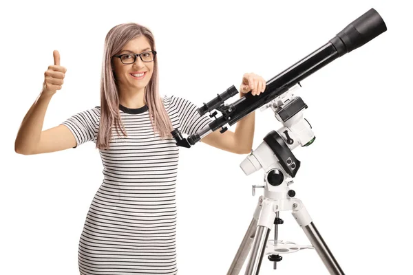 Jonge Vrouw Met Een Telescoop Geven Duimen Omhoog Geïsoleerd Witte — Stockfoto