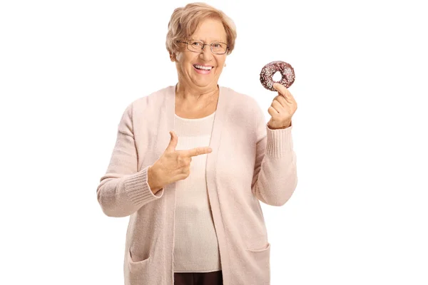 Cheerful Senior Woman Holding Chocolate Donut Pointing Isolated White Background — Stock Photo, Image