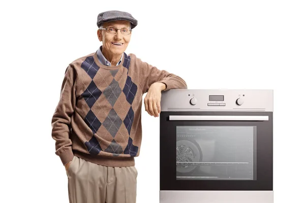 Älterer Mann Steht Mit Einem Elektroherd Isoliert Auf Weißem Hintergrund — Stockfoto