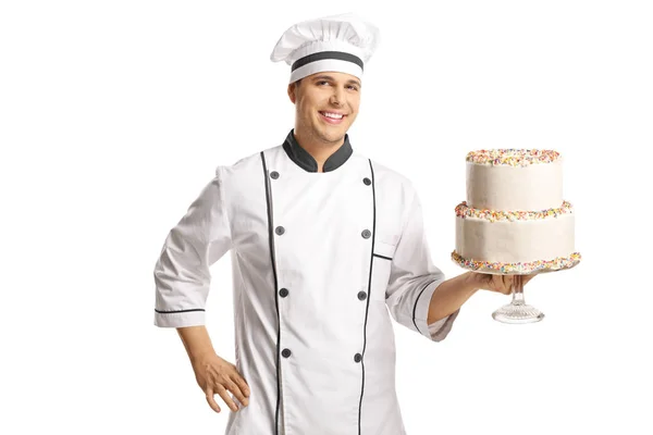 白い背景に分離されたガラス プレートにケーキを持って若い男性シェフ — ストック写真