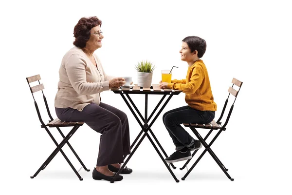 Largura Completa Una Abuela Sentada Una Mesa Café Hablando Con —  Fotos de Stock