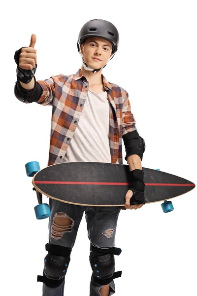 Ung Pojke Med Hjälm Håller Longboard Och Ger Tummen Upp — Stockfoto