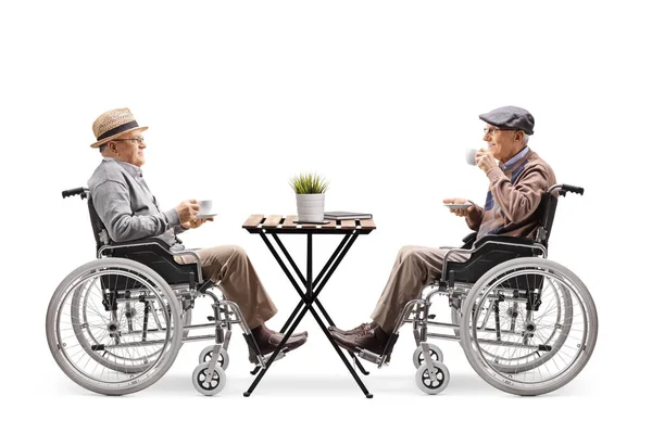 Perfil Comprimento Total Tiro Dois Homens Idosos Deficientes Cadeiras Rodas — Fotografia de Stock