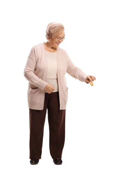Ritratto Completo Una Donna Anziana Che Sorride Tiene Biscotto Guarda — Foto Stock