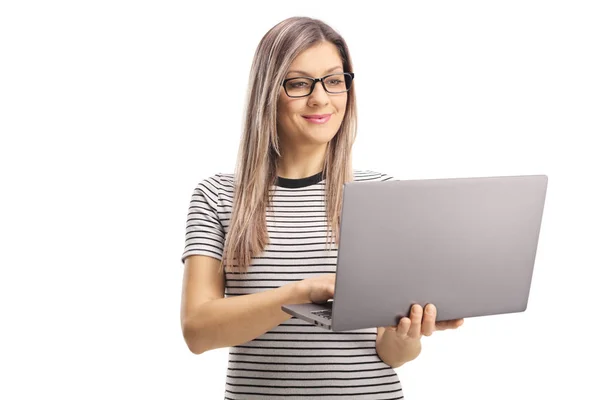 Mulher Bonita Usando Computador Portátil Isolado Fundo Branco — Fotografia de Stock