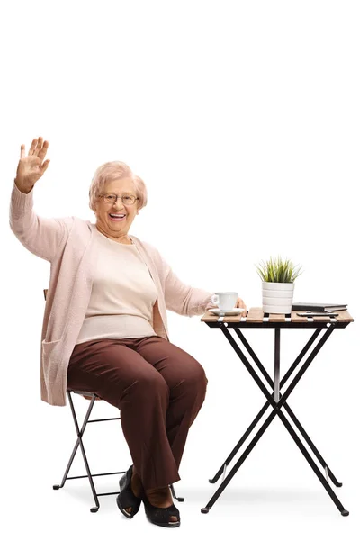 Retrato Completo Una Mujer Mayor Sentada Una Mesa Con Una —  Fotos de Stock