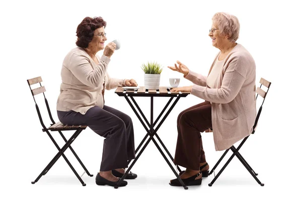 Full Längd Profil Sköt Två Äldre Kvinnor Som Dricker Kaffe — Stockfoto