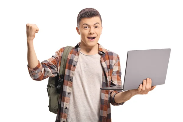 Opgewonden Tiener Houdt Van Een Laptop Gebaren Met Hand Geïsoleerd — Stockfoto