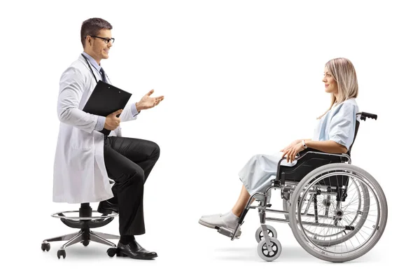 Full Length Shot Male Doctor Sitting Talking Young Female Patient — Stock Photo, Image