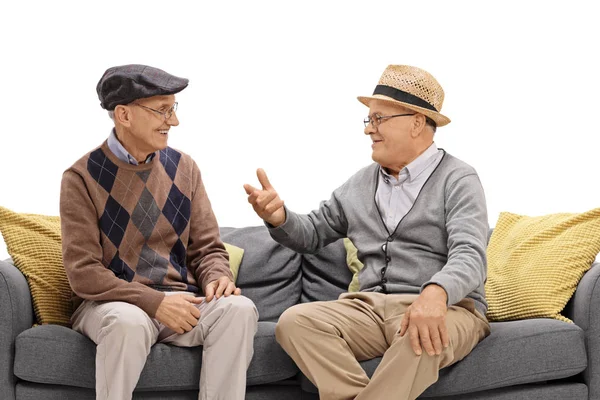 Zwei Ältere Männer Sitzen Auf Einem Sofa Und Unterhalten Sich — Stockfoto