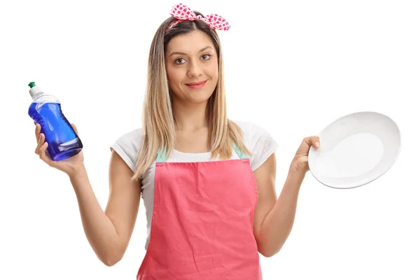 Mujer Joven Con Delantal Sosteniendo Detergente Plato Limpio Aislado Sobre —  Fotos de Stock