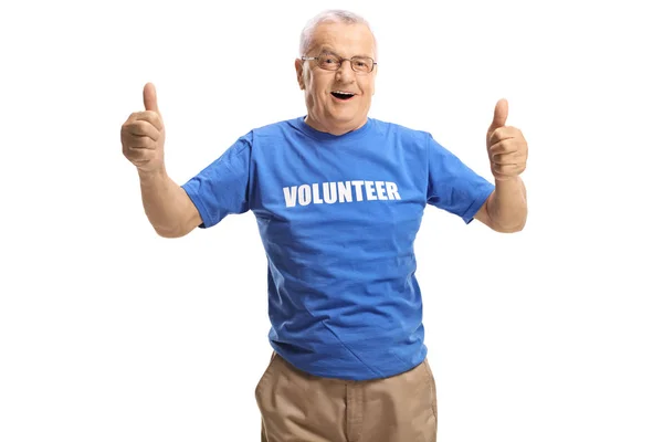 Neşeli Olgun Erkek Vererek Gönüllü Izole Üzerinde Beyaz Arka Plan — Stok fotoğraf