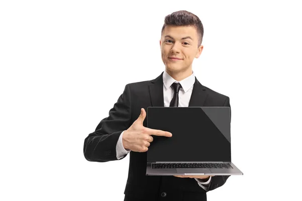 Sonriente Joven Con Traje Apuntando Portátil Aislado Sobre Fondo Blanco —  Fotos de Stock