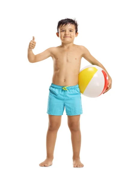 Portrait Complet Petit Garçon Short Bain Tenant Ballon Plage Montrant — Photo