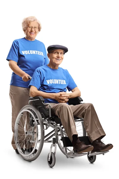 Mulher Voluntária Sênior Com Homem Voluntário Sênior Uma Cadeira Rodas — Fotografia de Stock