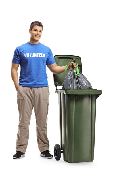 Retrato Completo Joven Voluntario Arrojando Residuos Contenedor Aislado Sobre Fondo — Foto de Stock