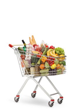 Beyaz arka planda izole gıda ürünleri dolu alışveriş sepeti