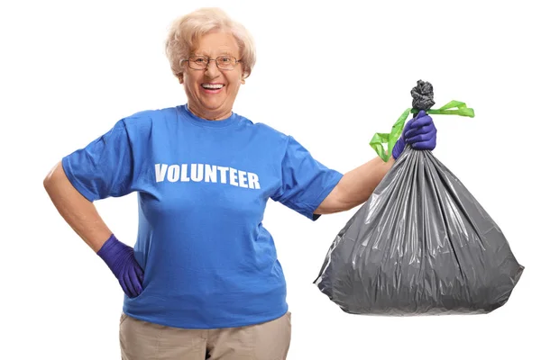 Idosas Voluntárias Segurando Saco Lixo Isolado Fundo Branco — Fotografia de Stock