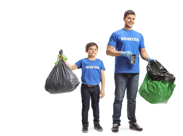 Pełnoekranowy Portret Młodego Mężczyzny Dzieci Wolontariuszy Zbierających Odpady Plastikowych Torebkach — Zdjęcie stockowe