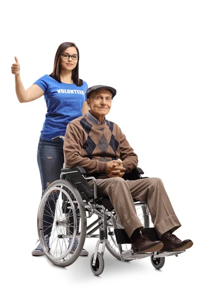 Jeune Femme Bénévole Poussant Homme Âgé Dans Fauteuil Roulant Montrant — Photo