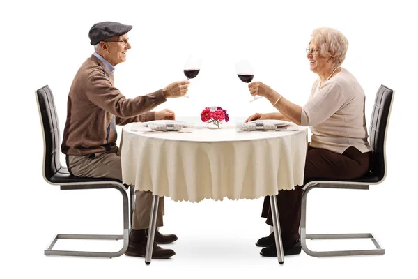 Пожилые Мужчины Женщины Веселятся Красным Вином Столом Белом Фоне — стоковое фото