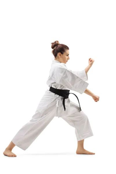 Volledige Lengte Profiel Schot Van Een Vrouwelijke Beoefenen Karate Geïsoleerd — Stockfoto