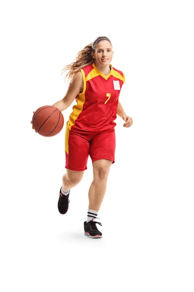 Портрет Баскетболистки Бегущей Мячом Белом Фоне — стоковое фото