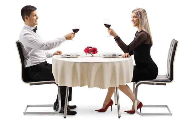 Junges Elegantes Paar Prostet Mit Wein Einem Tisch Auf Weißem — Stockfoto