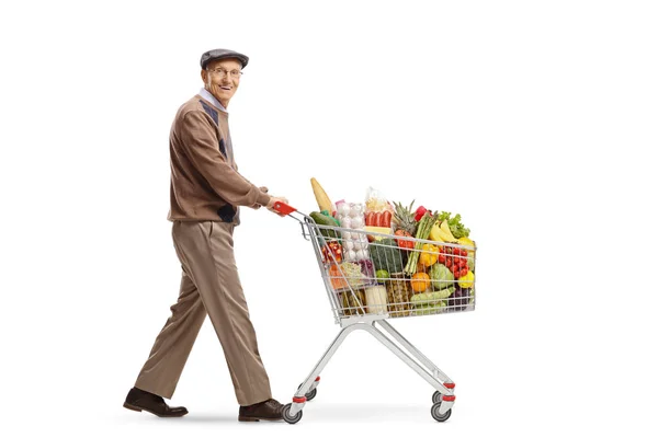 Yaşlı Bir Adamın Alışveriş Arabasını Iterek Beyaz Arka Plan Üzerinde — Stok fotoğraf