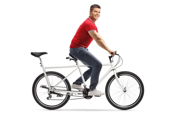 Fotografía Completa Joven Alegre Montando Una Bicicleta Tándem Solo Sonriendo —  Fotos de Stock