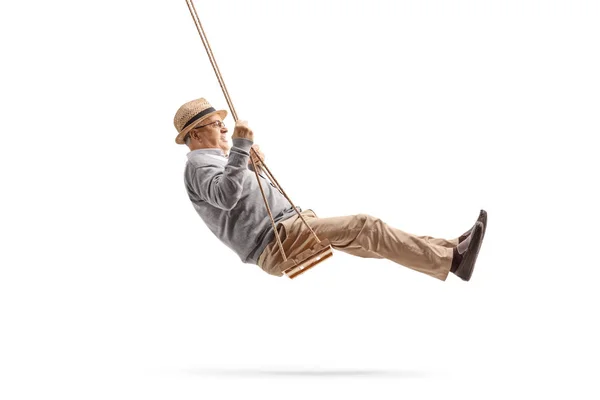 Pełna Długość Strzał Starszego Dżentelmena Swinging Drewnianej Huśtawce Izolowane Białym — Zdjęcie stockowe