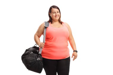 Beyaz arka plan üzerinde izole bir spor çantası ile Kilolu kadın