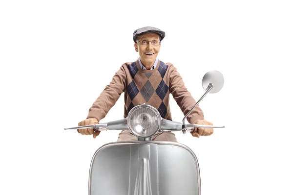 Opgewonden ouderen man rijden een vintage bromfiets — Stockfoto
