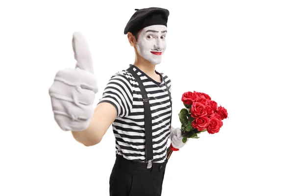 MIME houden een heleboel rode rozen tonen duim omhoog — Stockfoto