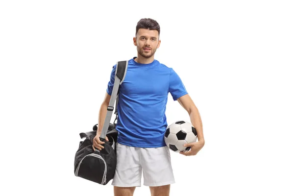 Jugador de fútbol con una bolsa de deporte y un fútbol — Foto de Stock