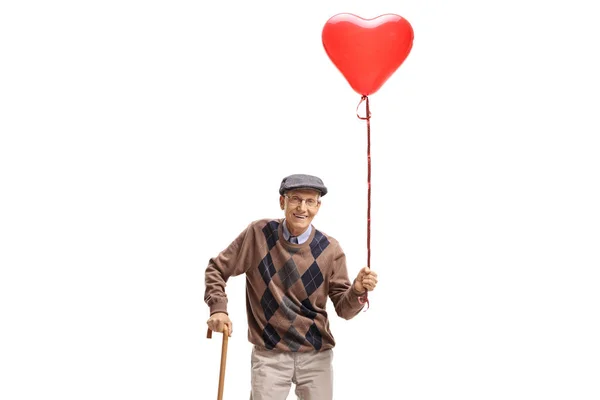 Senior man met een hartvormige ballon en een stok — Stockfoto