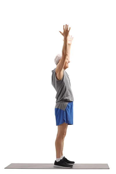 Elderly man exercising on a mat — Stock Photo, Image