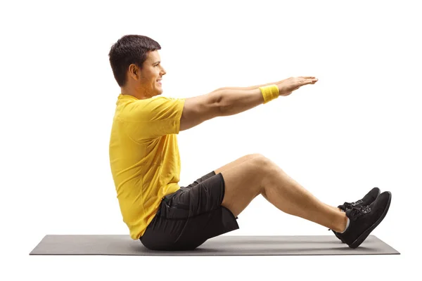 Jeune homme exerçant sur un tapis d'exercice — Photo