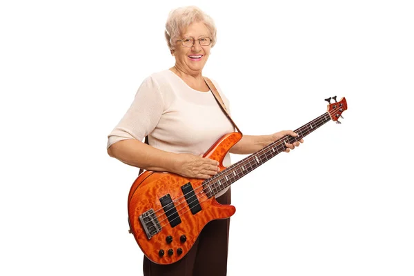 Bir bas gitar ile gülümseyen yaşlı kadın — Stok fotoğraf