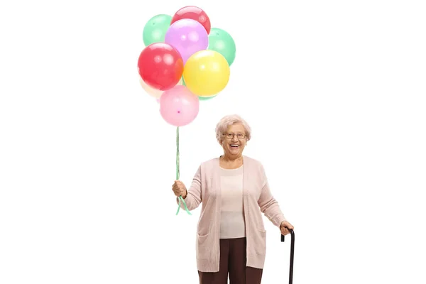 Starsza kobieta trzyma kilka balonów — Zdjęcie stockowe