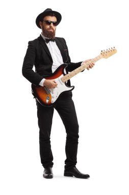 Takım elbiseli erkek gitarist