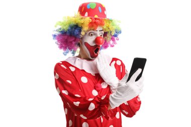 Cep telefonuna bakan sürpriz palyaço