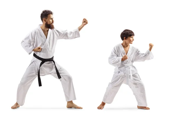 Karate yapan kimonolu erkek ve erkek — Stok fotoğraf