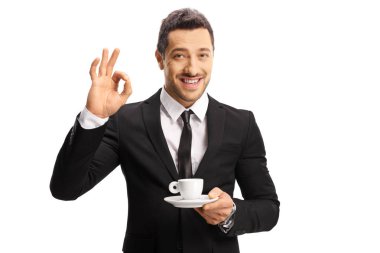 Bir takım elbise ve bir fincan kahve ile kravat genç adam büyük gesturing