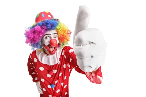 Fröhlich lustiger Clown zeigt ein Daumenhoch-Zeichen — Stockfoto