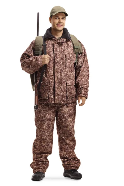 Kamuflaj üniformalı avcı