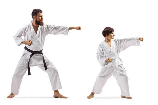 Chlapec a muž praktikující karate Kata — Stock fotografie