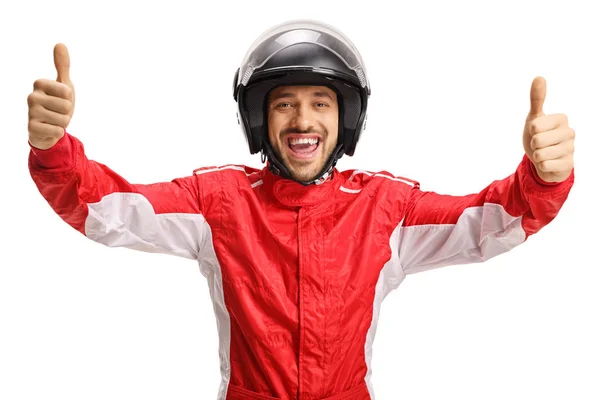 Веселий гонщик з шоломом, що показує обидва великі пальці вгору — стокове фото