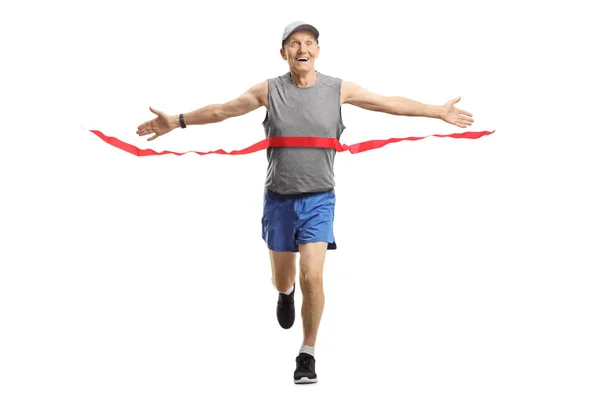 Szczęśliwy starszy mężczyzna na zakończenie wyścigu maratońskim — Zdjęcie stockowe